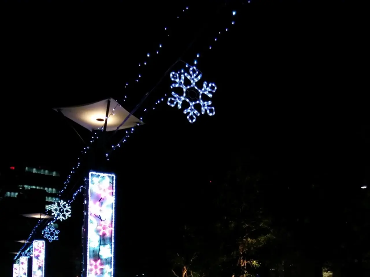 Stay safe in instances of lightning: