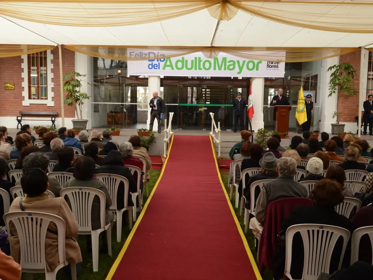 Mamdani's shocking victory in the New York Democratic mayoral primary presents potential advantages...