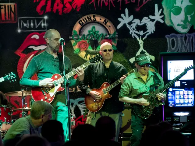 Uncovered Hits: Surprisingly Sampled Melodies in 7 Popular Tunes!